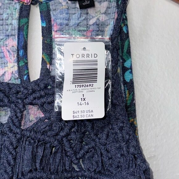 Torrid Textured Jersey Crochet High Neck Tiered Top Size 1X (14-16) - Picture 8 of 9